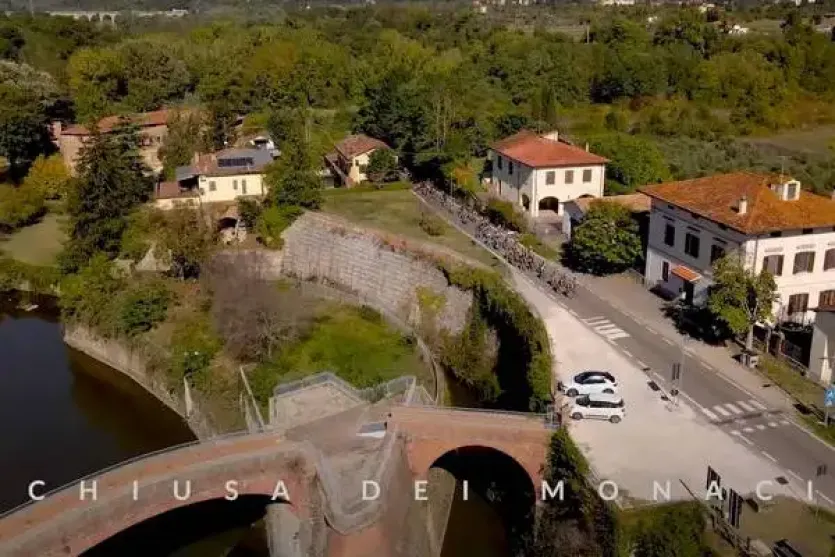 La ciusa dei Monaci ad Arezzo per la corsa ciclistica trofeo Rondine