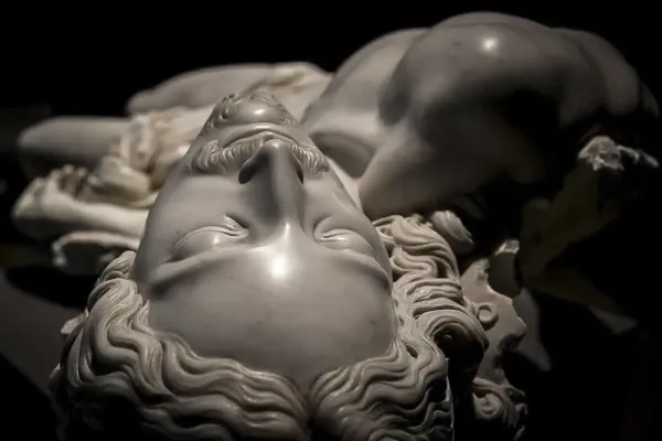 statua in marmo Cristo morente