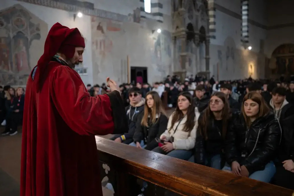in san domenico ad Arezzo dante spiega alle scolaresche